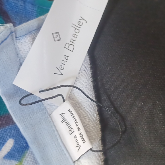 VERA BRADLEY BEACH TOWEL😍 - Picture 5 of 6